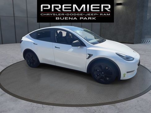 Used 2023 Tesla Model Y Long Range AWD/4WD image 2