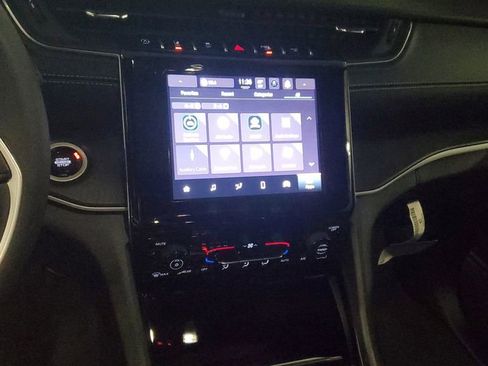 Used 2025 Jeep Grand Cherokee Laredo X image 24