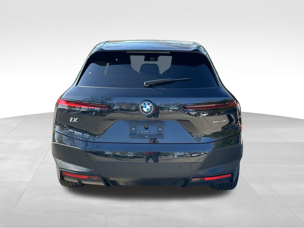 Used 2024 BMW iX xDrive50 w/ Premium Package AWD/4WD image 8