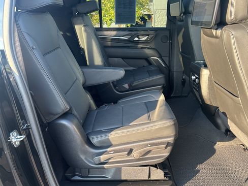 Used 2024 GMC Yukon XL Denali RWD image 31