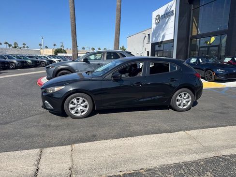 Used 2016 MAZDA MAZDA3 i Sport FWD image 10