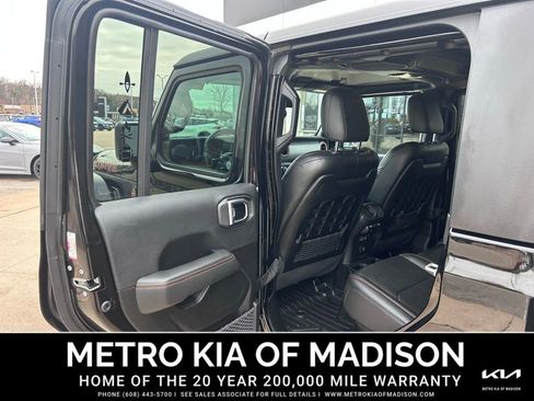 Used 2023 Jeep Gladiator Mojave w/ Cold Weather Group image 31