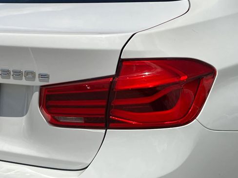 Used 2017 BMW 330e RWD image 17
