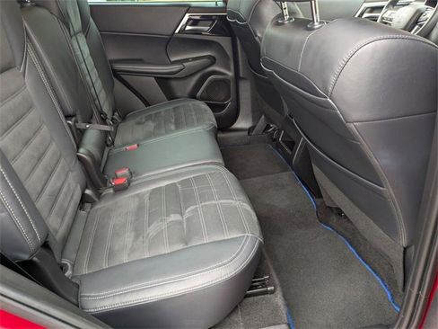 Used 2023 Mitsubishi Outlander SE image 34