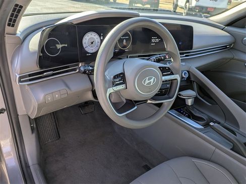 Used 2024 Hyundai Elantra SEL image 15