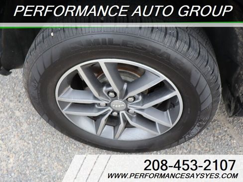 Used 2018 Jeep Grand Cherokee Limited image 15