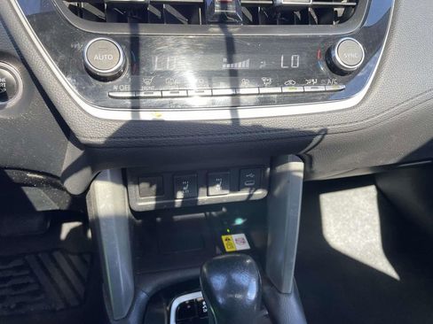 Used 2023 Toyota Corolla Cross XLE image 39