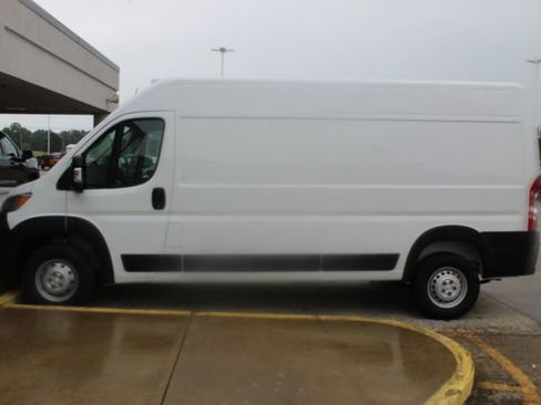 Used 2026 RAM ProMaster 2500 w/ Convenience Group FWD image 2