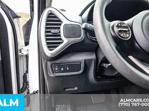 Used 2025 Kia Soul LX w/ LX Technology Package image 25