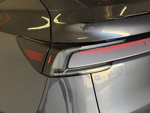 Used 2026 Tesla Model Y Long Range image 27