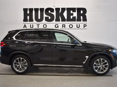 New 2026 BMW X5 xDrive40i w/ Premium Package AWD/4WD image 2
