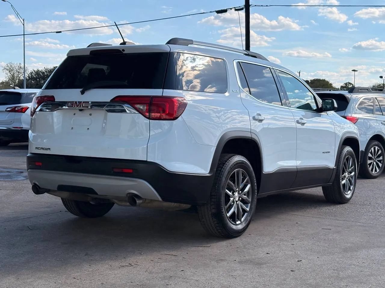 Used 2017 GMC Acadia SLT FWD image 3