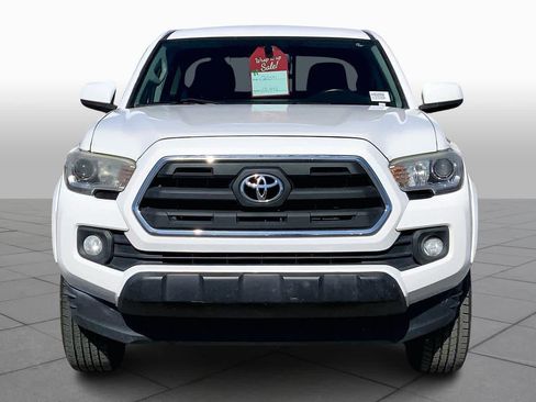 Used 2017 Toyota Tacoma SR5 image 4