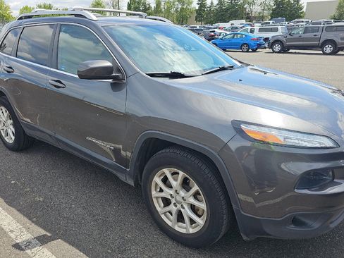 Used 2015 Jeep Cherokee Latitude w/ Trailer Tow Group AWD/4WD image 1