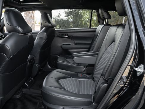 Used 2021 Toyota Highlander XSE image 38