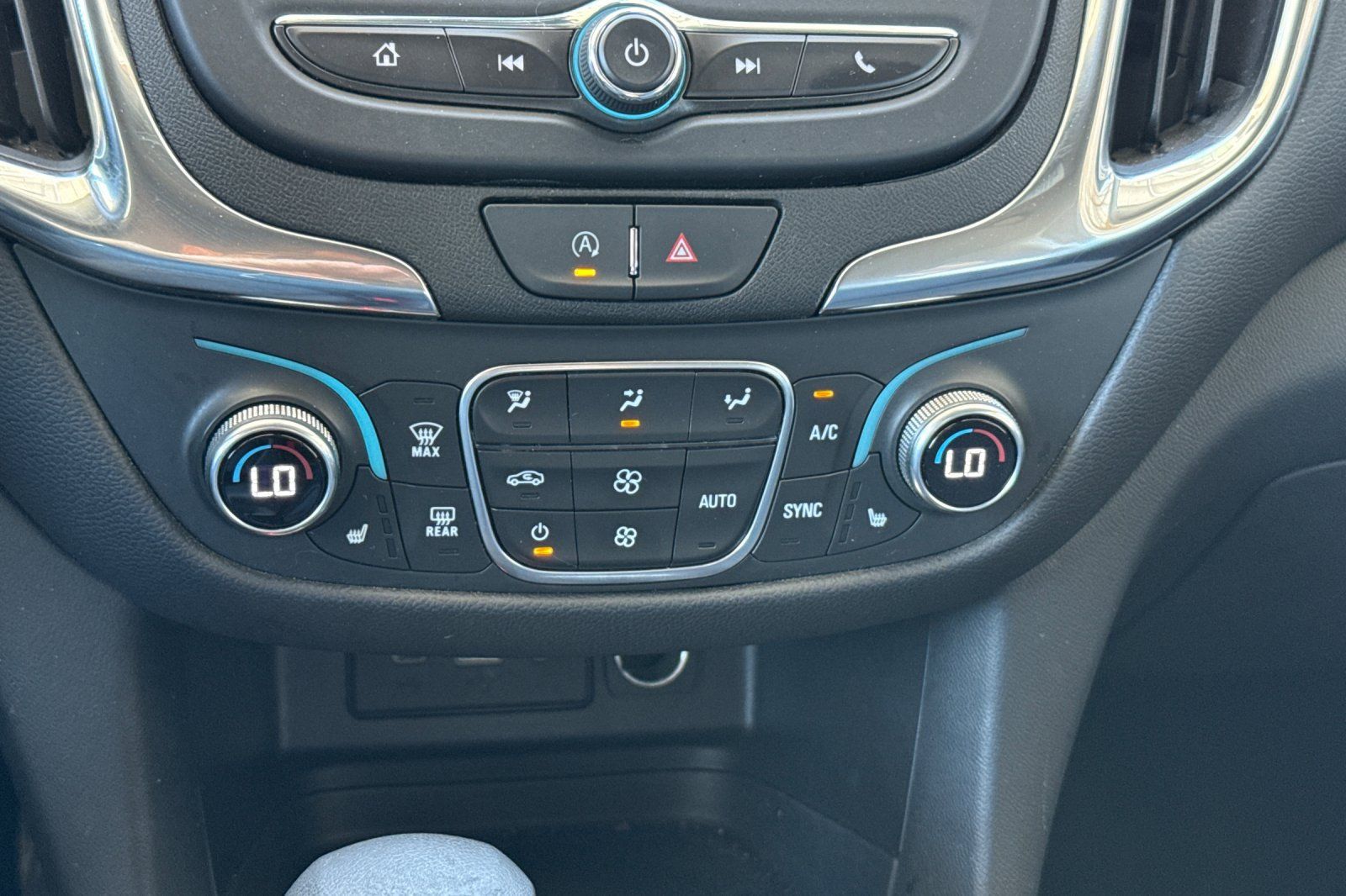 Used 2024 Chevrolet Equinox LT FWD image 30