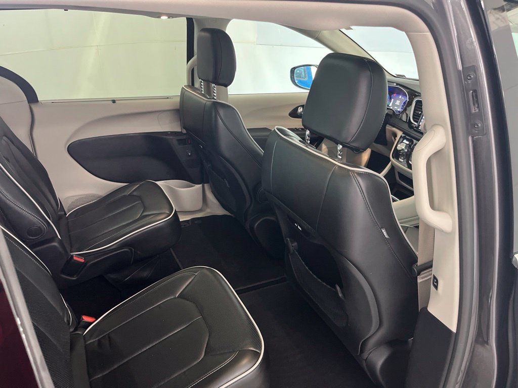 Used 2023 Chrysler Pacifica Limited FWD image 26