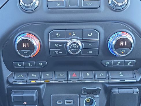 Used 2021 GMC Sierra 1500 AT4 w/ AT4 Premium Package image 17