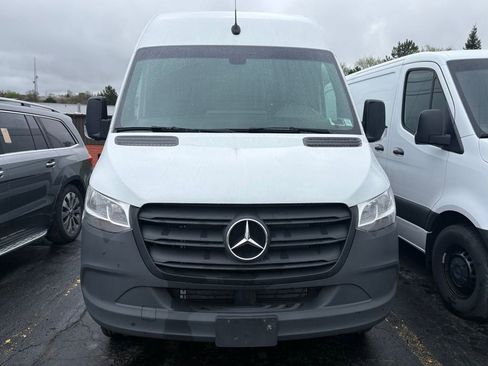 Used 2024 Mercedes-Benz Sprinter 4500 image 2