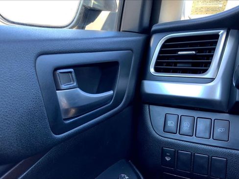 Used 2017 Toyota Highlander XLE AWD/4WD image 34