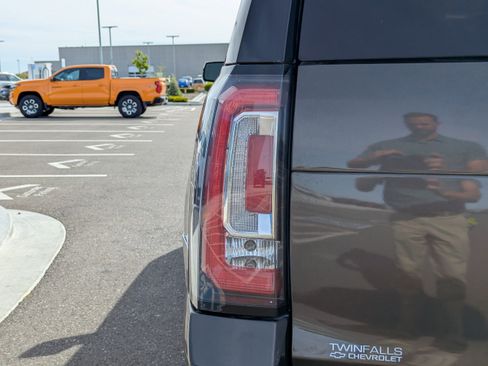 Used 2019 GMC Yukon XL SLT image 47