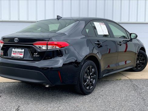 Used 2025 Toyota Corolla LE FWD image 17