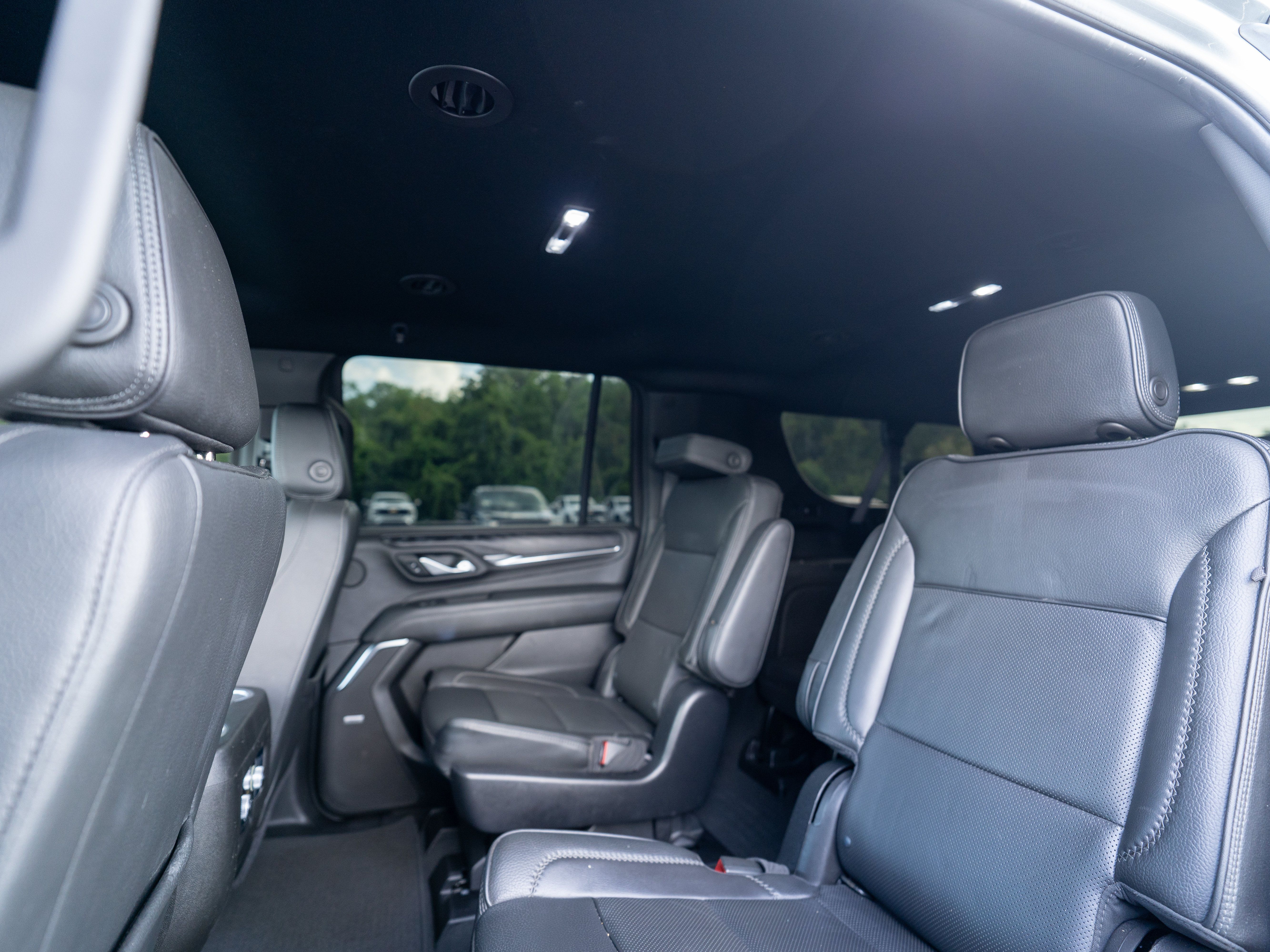 Used 2023 GMC Yukon XL Denali RWD image 9