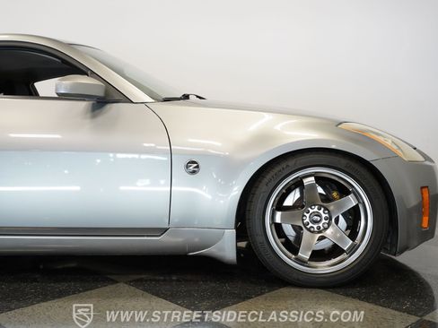 Used 2005 Nissan 350Z Coupe w/ (N93) Cargo Convenience Pkg image 31