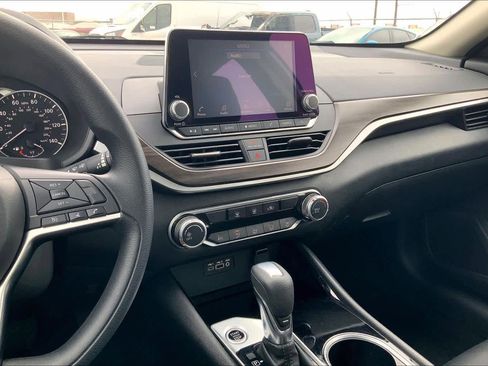 Used 2024 Nissan Altima 2.5 SV image 6