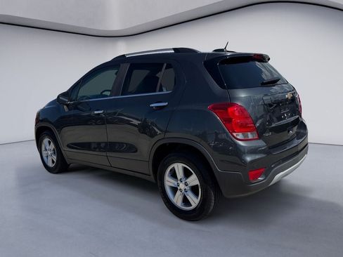 Used 2019 Chevrolet Trax LT w/ Driver Confidence Package FWD image 3