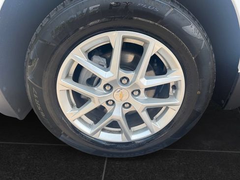Used 2024 Chevrolet Equinox LT AWD/4WD image 9
