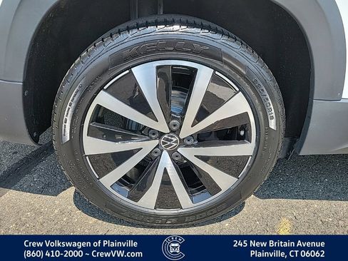 Certified 2023 Volkswagen Taos SE w/ Panoramic Sunroof Package AWD/4WD image 19