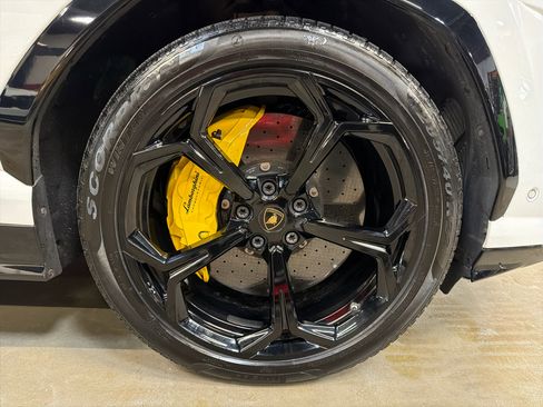 Used 2019 Lamborghini Urus image 12