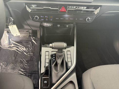 Used 2025 Kia Niro LX FWD image 19