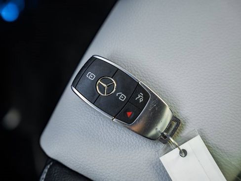 Used 2021 Mercedes-Benz GLB 250 4MATIC image 45