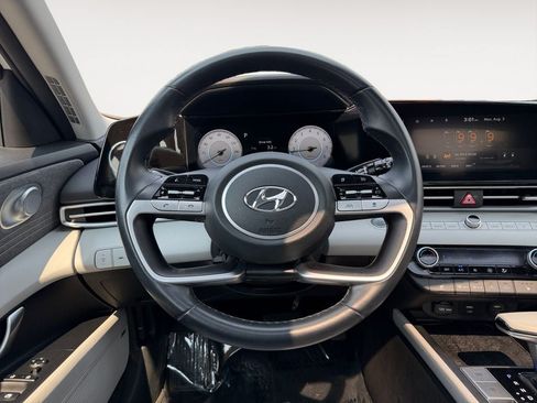 Used 2021 Hyundai Elantra Limited FWD image 13