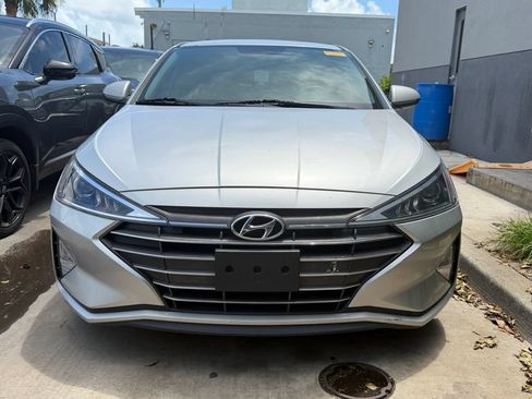 Used 2019 Hyundai Elantra SE w/ Cargo Package FWD image 2