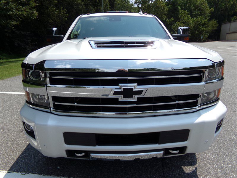 Used 2019 Chevrolet Silverado 2500 High Country w/ Duramax Plus Package AWD/4WD image 3