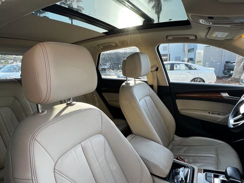 Used 2021 Audi Q5 Premium w/ Convenience Package image 40