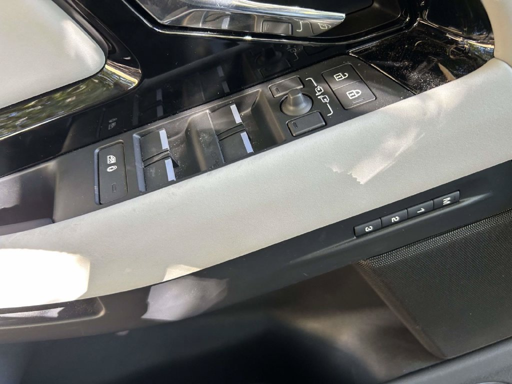 Used 2025 Land Rover Range Rover Evoque Dynamic SE AWD/4WD image 11