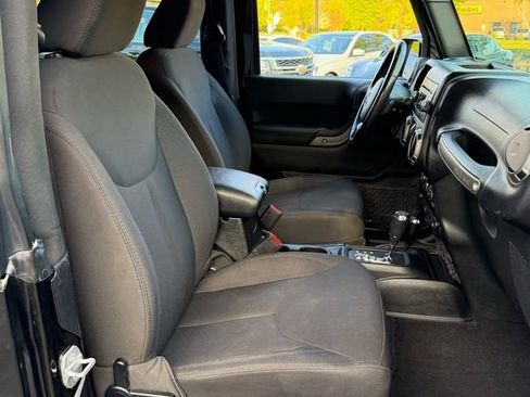Used 2015 Jeep Wrangler Sport w/ Quick Order Package 24S AWD/4WD image 13
