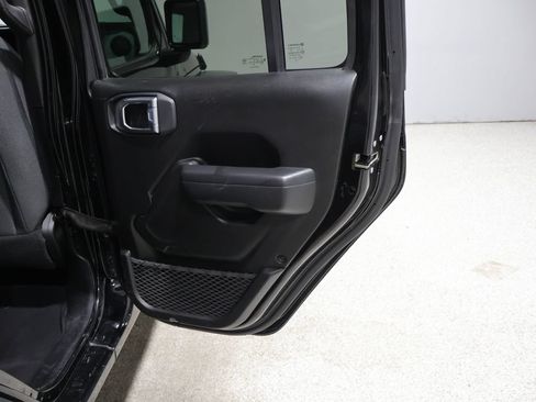 Used 2025 Jeep Wrangler Unlimited Sport AWD/4WD image 18