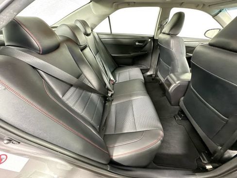 Used 2015 Toyota Camry SE w/ Moonroof Package FWD image 26