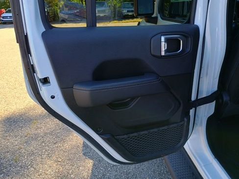 Used 2022 Jeep Wrangler Unlimited Sahara w/ LED Lighting Group image 20