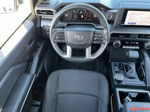 Certified 2025 Toyota 4Runner SR5 AWD/4WD image 17