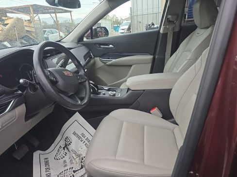 Used 2023 Cadillac XT4 Luxury w/ Cold Weather Package AWD/4WD image 8