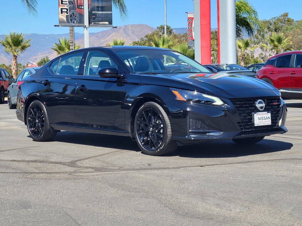 New 2026 Nissan Altima 2.5 SR w/ SR Midnight Edition Package FWD image 4