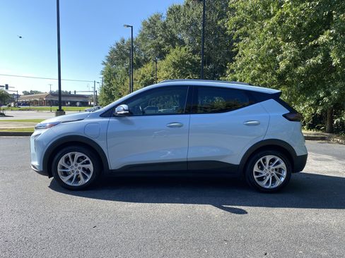 Used 2023 Chevrolet Bolt EUV LT w/ Comfort Package FWD image 6