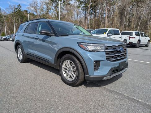 New 2026 Ford Explorer Active w/ Active Comfort Package image 2