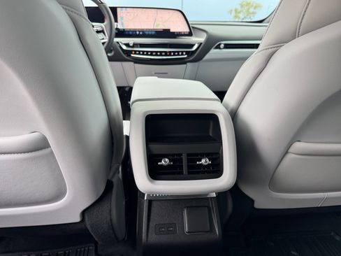 Used 2025 Cadillac Lyriq Sport AWD/4WD image 32